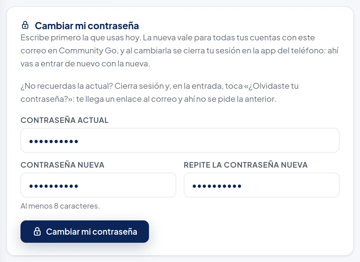 Tarjeta Cambiar mi contraseña: Escribe primero la que usas hoy… ¿No recuerdas la actual? Cierra sesión y, en la entrada, toca «¿Olvidaste tu contraseña?»: te llega un enlace al correo y ahí no se pide la anterior. Campos Contraseña actual, Contraseña nueva y Repite la contraseña nueva, con puntos; la nota Al menos 8 caracteres; y el botón Cambiar mi contraseña.