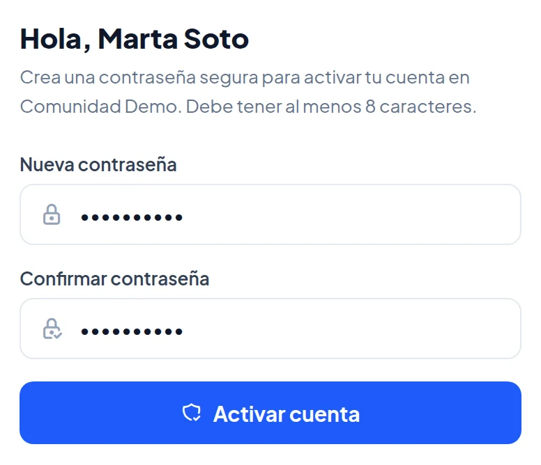 Página Hola, Marta Soto: Crea una contraseña segura para activar tu cuenta en Comunidad Demo. Campos Nueva contraseña y Confirmar contraseña, y el botón azul Activar cuenta.