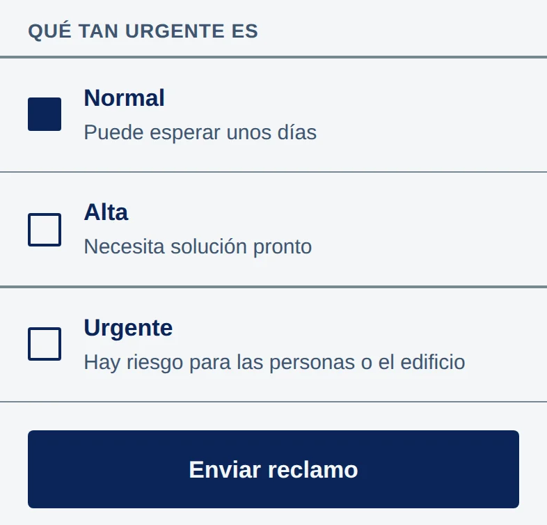 Qué tan urgente es: Normal (elegido), Alta y Urgente. Abajo, el botón Enviar reclamo.